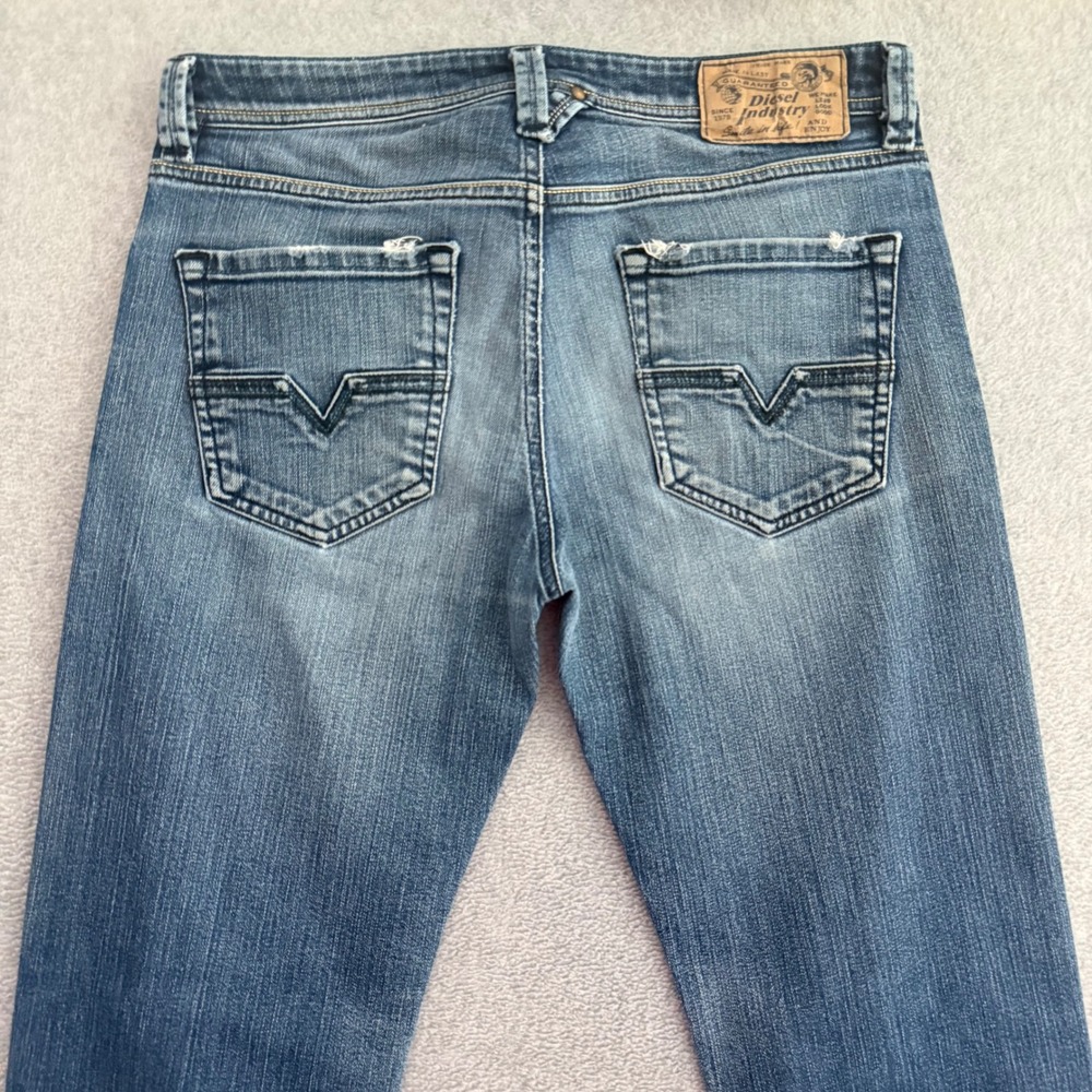 Diesel Larkee Mens 30x32 Regular Straight Jeans Blue Medium Wash 0088Z Stretch - Picture 6 of 12